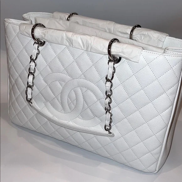 ❤️NWT CHANEL GRAND SHOPPING BAG IN CAVIAR WHITE LEATHER WITH SILVER HARDWARE - Picture 3 of 17